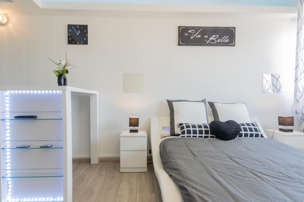 Sweethome Dijon - Black & White Екстер'єр фото