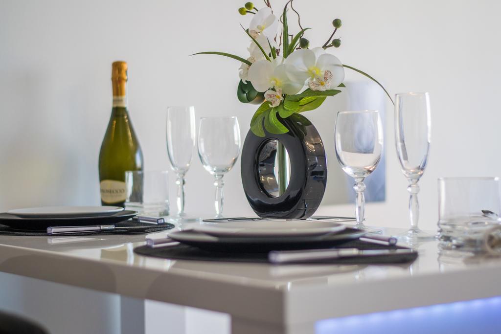 Sweethome Dijon - Black & White Екстер'єр фото
